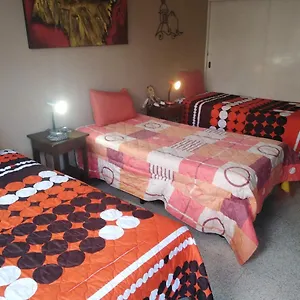hostal-los-lagos-inn.guatemalaantiguahotels.com/